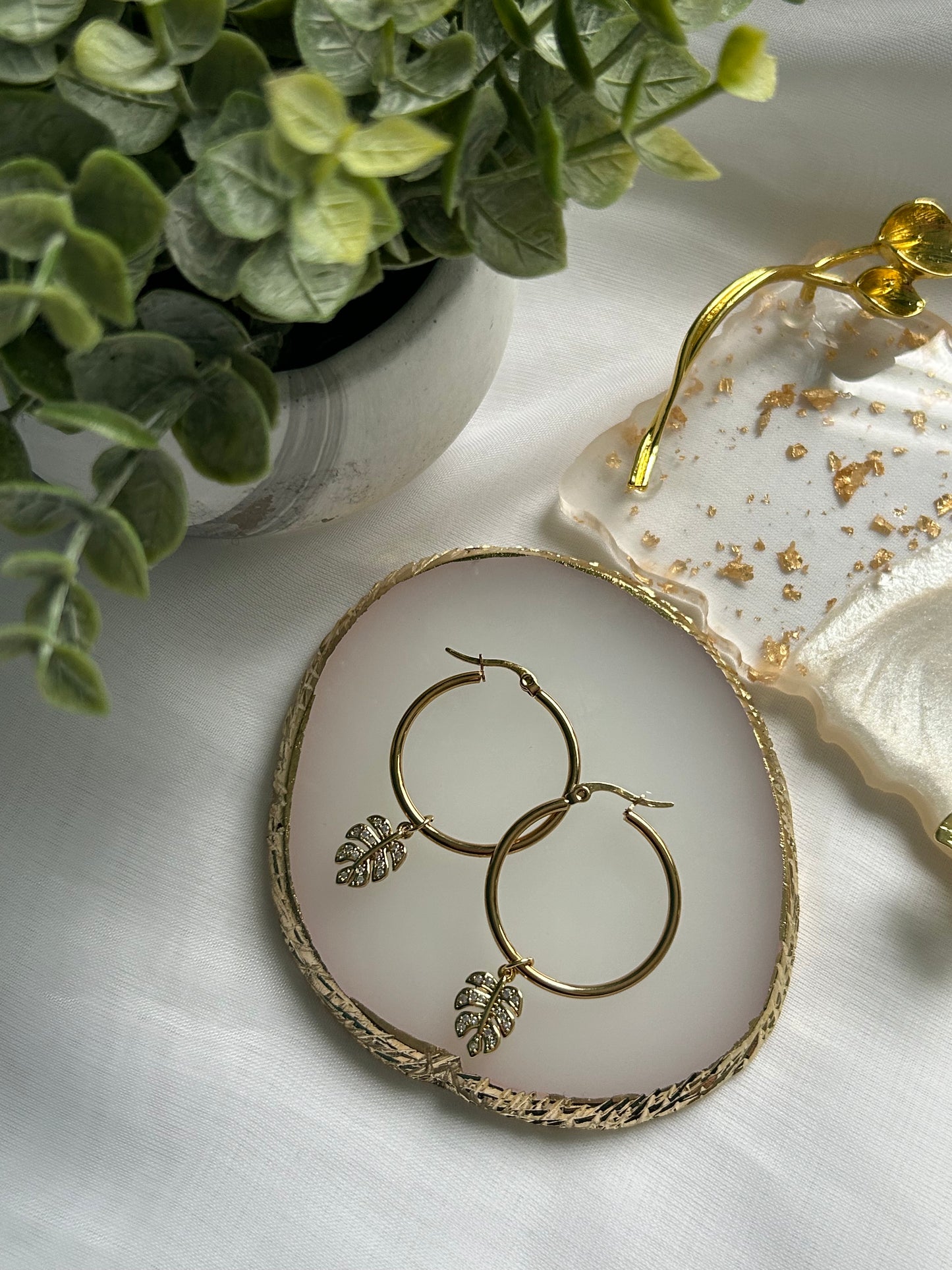 Folium earring