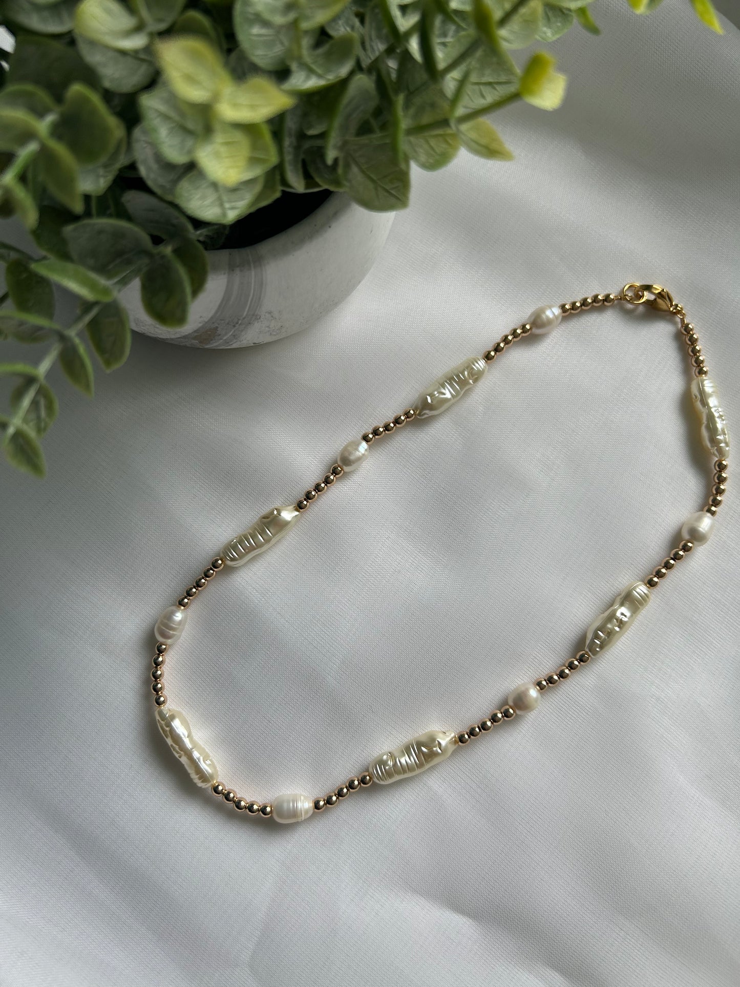 Mutiara necklace