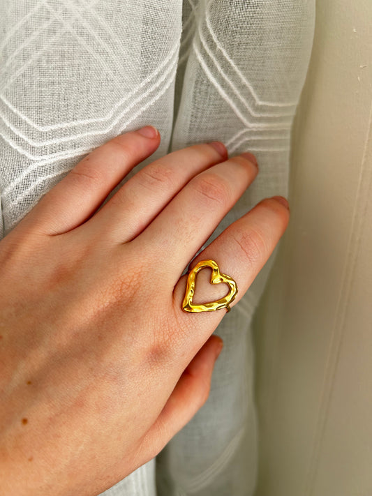 Amore ring